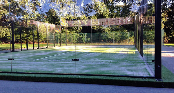 unisport padelbana säkra glaspartier