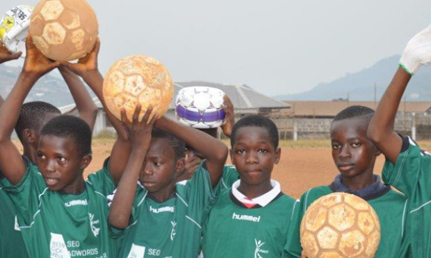 Saltex leverer kunstgræs til Sierra Leone