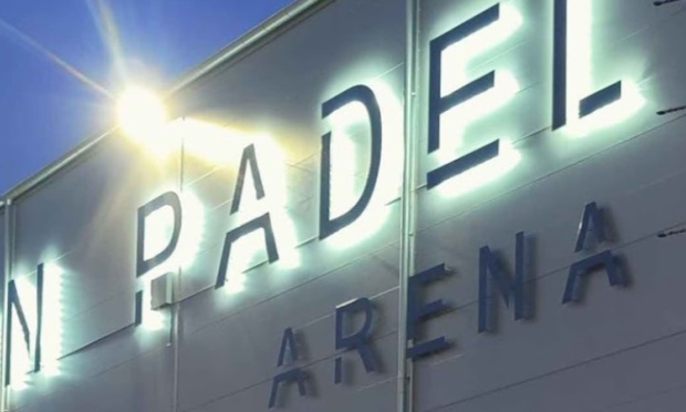 Bon Padel Arena Torslanda. Banor i modell Pro och Panorama