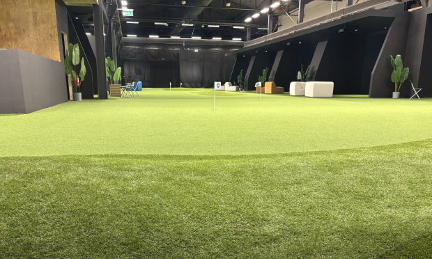 samuelsdals indoor golfcenter med konstgräs för golf installerat av saltex